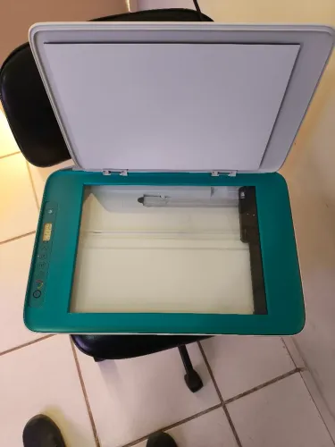 Vendo uma impressora bem conservada HP valor 140 trata pelo whatsapp *