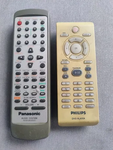 2 controle Philips e Panasonic 