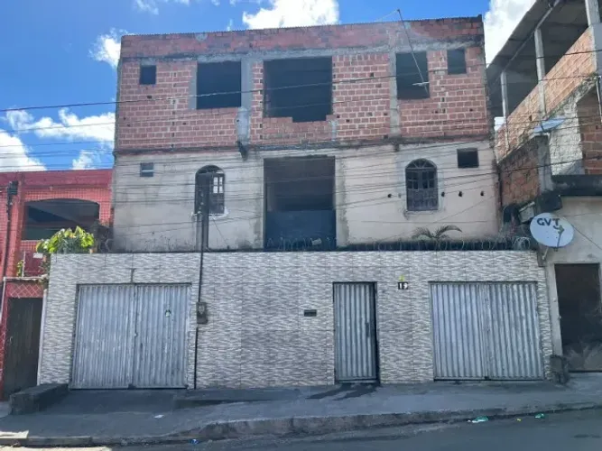 IMÓVEL À VENDA - CASA COM PISCINA + 8 KITNETS