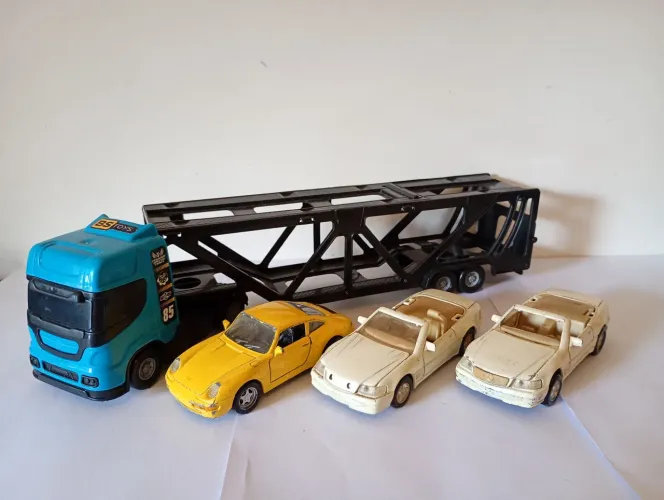Lote - Caminhão Cegonha Com 03 Miniaturas 1/36