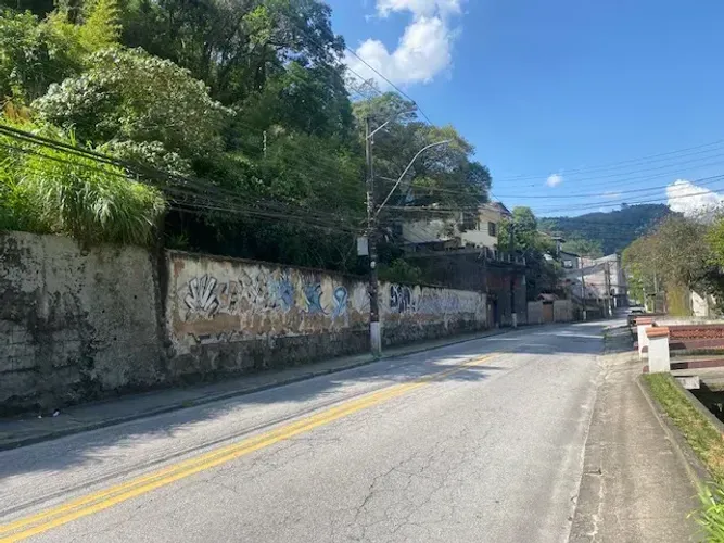 Imóvel para venda tem 1014 metros quadrados em Castelanea - Petrópolis - RJ