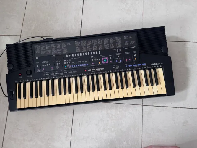 Teclado Yamaha PSR-410 profissional