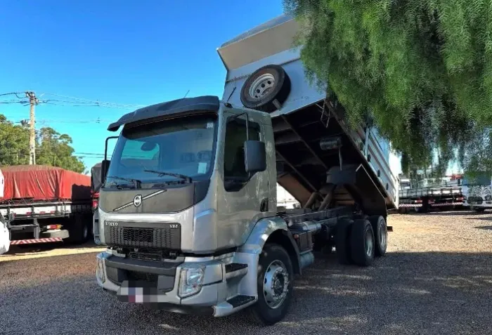 Volvo vm 220 2015 6x2 caçambão 