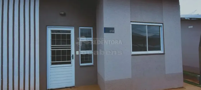 Casa em Condomínio com 2 dormitórios.