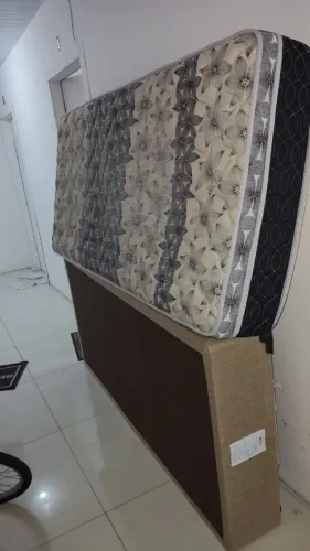 Cama box, mais colchão, de Solteiro