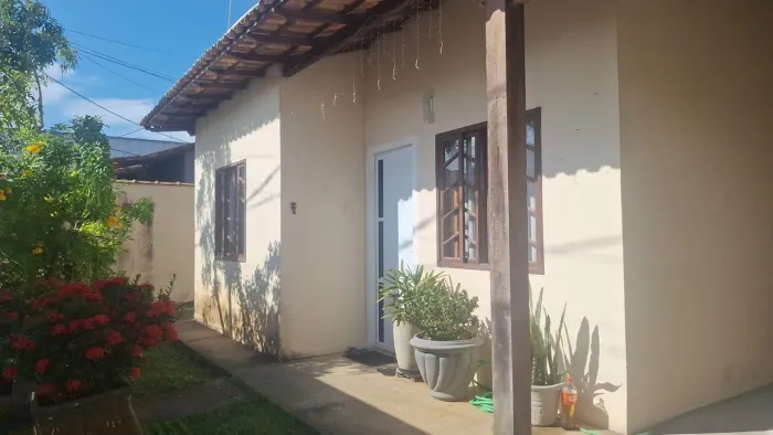 Vendo casa em condomínio fechado