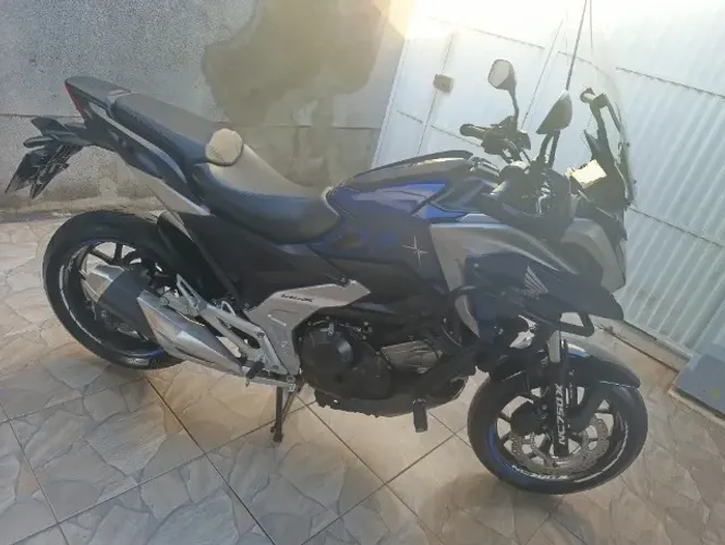 VENDO: HONDA NC750X - 23/23 AZUL S/ DETALHES (C/ ACESSÓRIOS) - IPVA 26 PAGO - 2º DONO