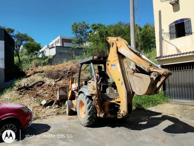 Aluguel de Retroescavadeira e caminhão