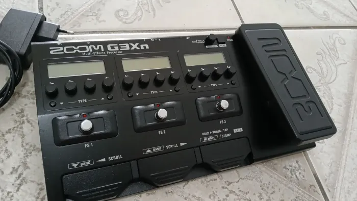 Pedaleira Zoom G3Xn com fonte. SEM NENHUM DEFEITO. OPORTUNIDADE!