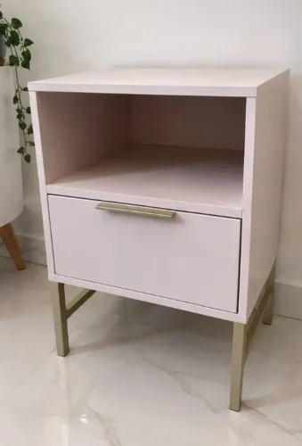**Criado-Mudo Moderno Rosa com Gaveta e Nicho