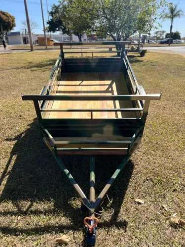 Carretinha Padrão 2.00 x 1.20 c/ Cestinha e Pneus Novos.