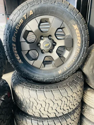 Rodas s10 Ltz aro 17 original com pneus xbri brutos