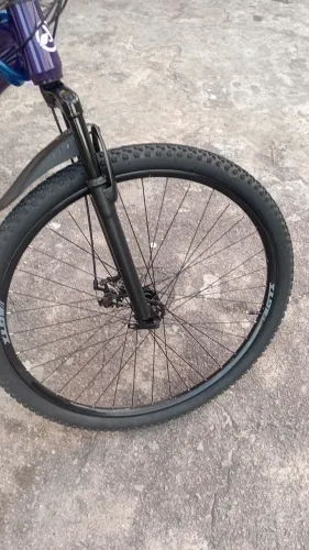 Vendo essa linda bicicleta absolute Nero 5 cor roxa semi Nova toda lubrificada e tem nota