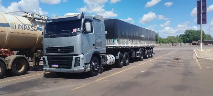 Caminhão volvo 440