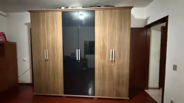 GUARDA-ROUPA 6 PORTAS COM ESPELHO - SUPER ESPAÇOSO