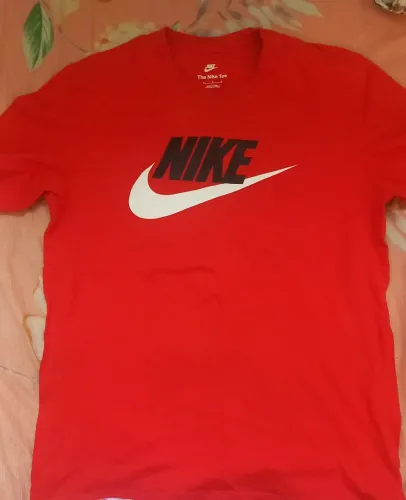 Camisa The nike tee Red tamanho M, semi nova