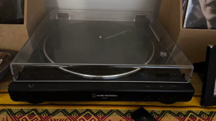 Toca Discos ATLP60X+ Caixas de som Edifier 1280t
