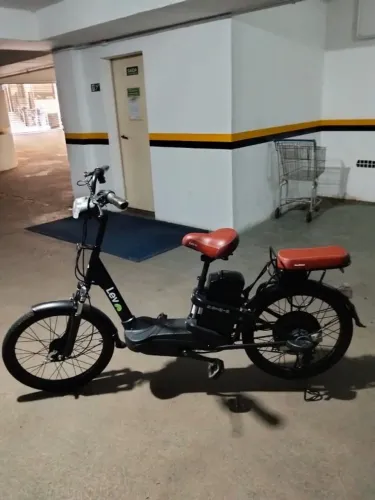 Bicicleta elétrica Leve