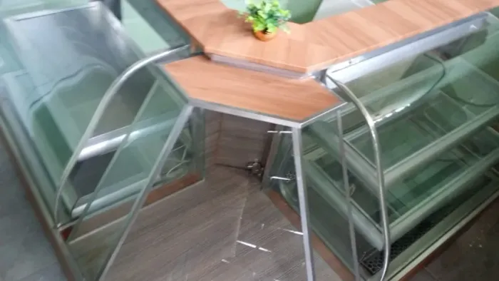 Expositor seco e refrigerado