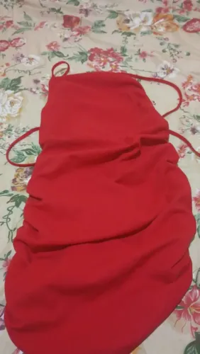 Vendo um vestido tamanho p pra retirada da santa Lúcia ou moto Uber valor 20 reais 