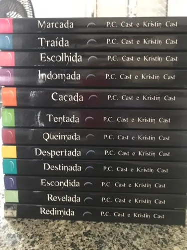 Coleção complenta House Of Night ( Livros usados )