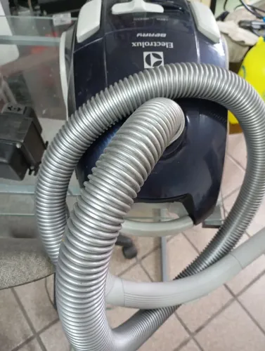 Aspirador de pó eletrico marca Eletrolux