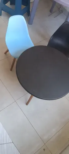 Mesa e duas banquetas em MDF para criança