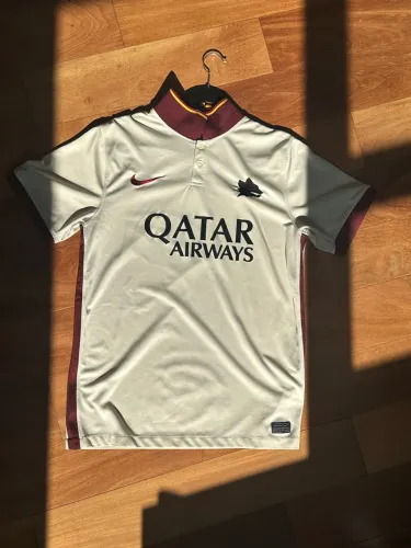 Camisa AS Roma Away 2020/21 Nike - Cor Bege/Marfim (Modelo Lobinho / Qatar Airways)