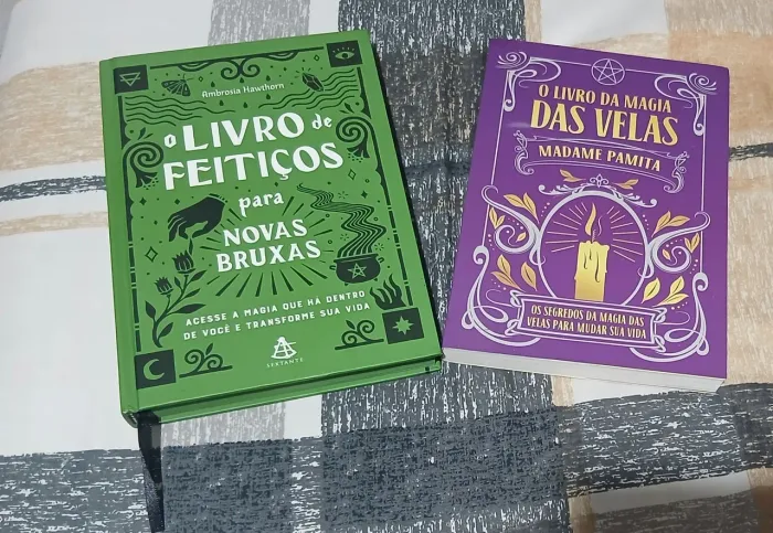 Conjunto de livros magia das velas e Feitiços para bruxas iniciantes