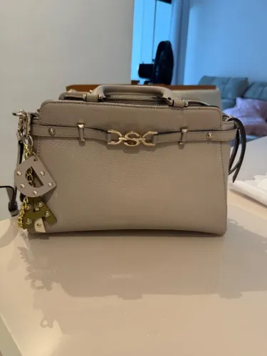 Bolsa SAAD, acompanha chaveiro e dust bag