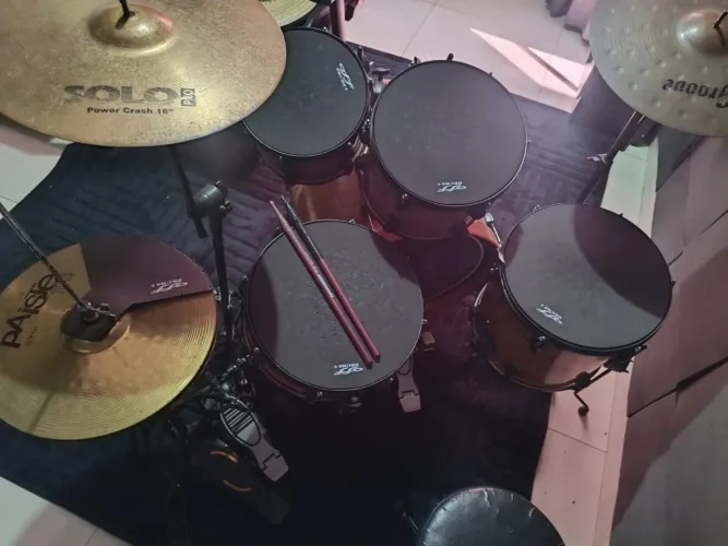 Bateria acústica usada em ótimo estado