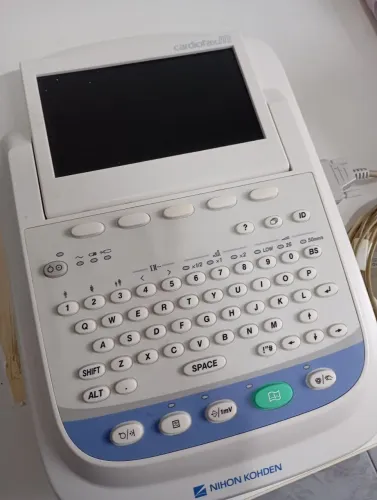 Eletrocardiógrafo nihom koden 