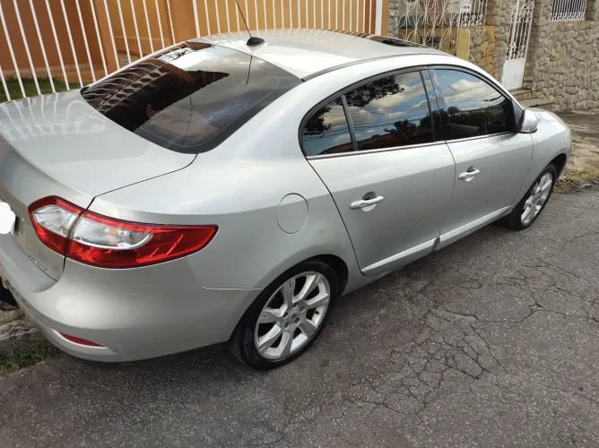 Renault Fluence Sedan Privilège 2.0 16V Flex AUT 2014