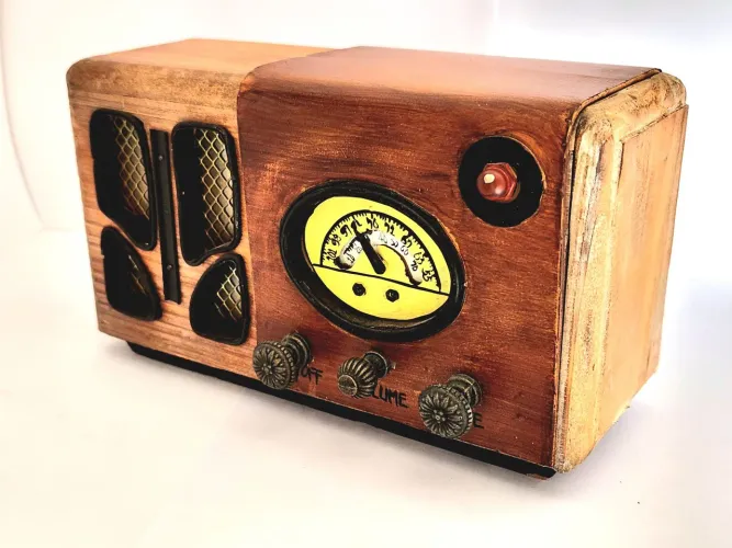 Rádio vintage em madeira para decoração 