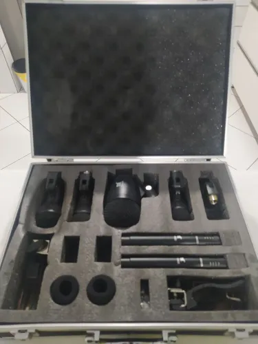 Vendo Kit de Microfone de Bateria -TSI ' com case'