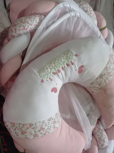 Ninho completo com almofada de amamentação e vestidos de 0 a6 meses