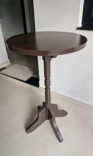 Mesa bistro em madeira