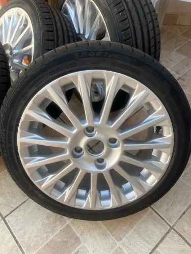 Jogo roda Ford Fiesta/Ecosport, com 4 pneus novos, aro 16, pneus 195/45-16.