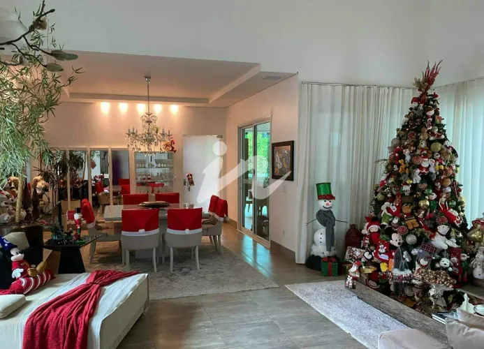 Casa Residencial à venda no Jardim Karaíba | 4 suítes | Piscina e Churrasqueira | 6 vagas