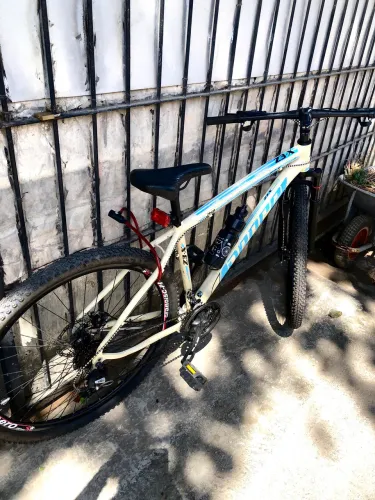 ?Bicicleta Aro 29 MTB Mountain bike 21 Marchas Freio a Disco Suspensão ?