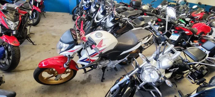 HONDA CB 300r BRANCA 2015 Shalon veículos Cariacica 