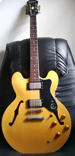Guitarra Epiphone 335 semi acústica, com bag e correia