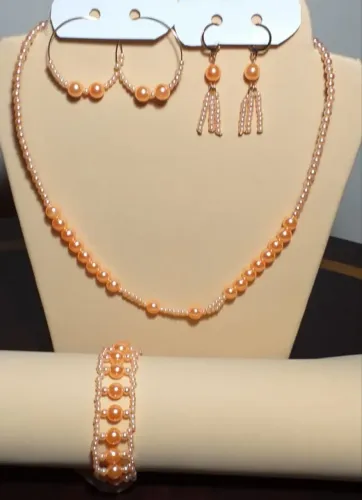 Conjunto de colar, 2 brincos e pulseira