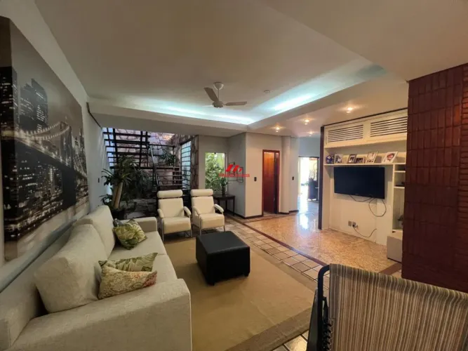 CASA À VENDA, BAIRRO SHANGRI-LA, 720m² DE TERRENO, 430M² CONSTRUÍDOS, CUIABÁ-MT REF: