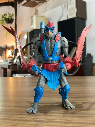 Stratos da linha Masters of the Universe, baseado na série de 200X