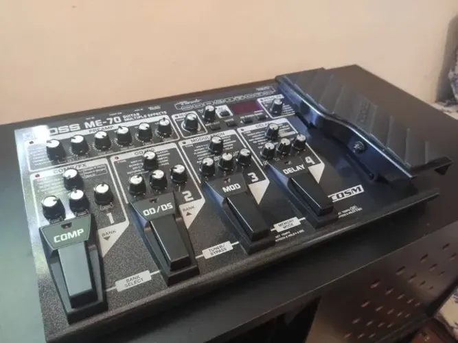 Pedaleira Boss ME-70