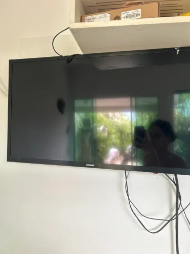 Smart TV LED 32" HD Samsung com Plataforma Tizen, Wide Color Enhancer