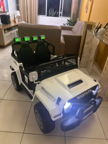 Carrinho Elétrico Infantil Jeep WARPATH 2 Lugares com Controle Remoto e Luzes LED