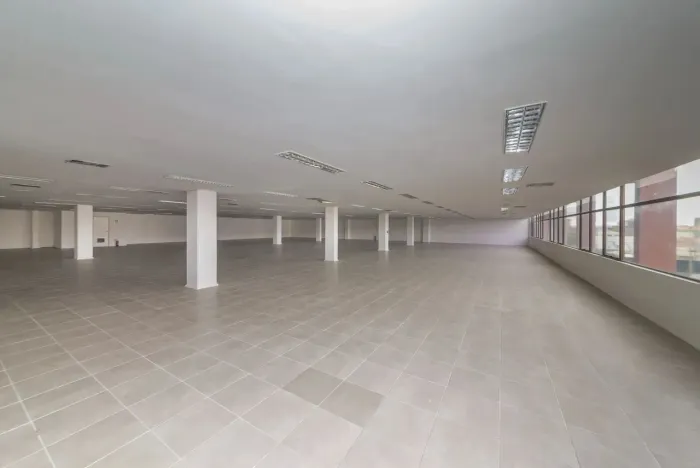 Sala de 958m² para alugar no Navegantes