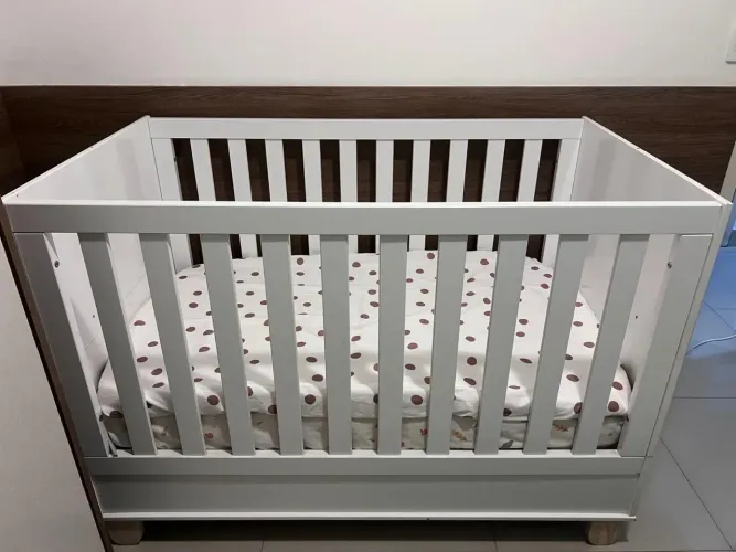 Berço Infantil de Madeira | Seguro, Confortável e Resistente para Bebês
